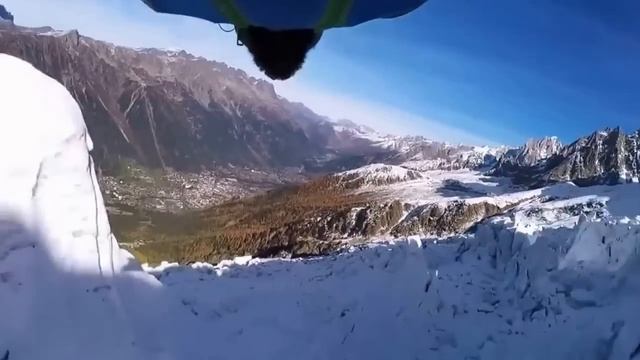 Невероятный полет в костюме-крыле с Монблана. Вингсьют - костюм-крыло. смотреть онлайн