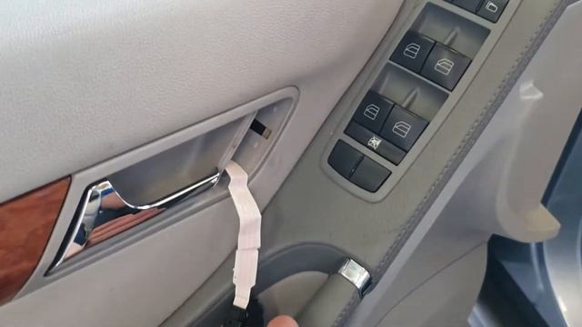 2006 MERCEDES R350 R500 HIDDEN TORX SCREW ON DRIVER FRONT DOOR PANEL смотреть онлайн
