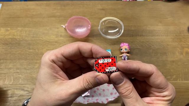 Кукла ЛОЛ Холидэй - LOL Holiday Present Surprise Распаковка Обзор смотреть онлайн