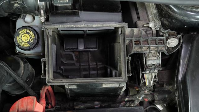 How to replace the air filter Captur 1 0.9 TCe ? смотреть онлайн