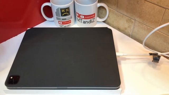 USED Apple Magic Keyboard for 12.9” inch iPad Pro Black English 3th 4th 5th Generation MXQU2LL/A смотреть онлайн