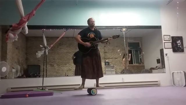 Drew Phoria - Indo Board + Guitar + Harmonica смотреть онлайн