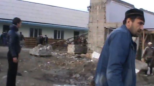 УБОРКА ВОКРУГ МЕЧЕТИ ПОСЛЕ ДЖУМА НАМАЗА В 29 11 2013г. смотреть онлайн