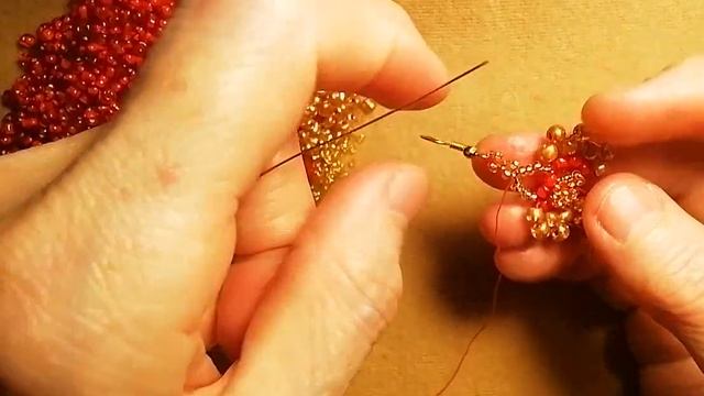 #избисера #сережкиизбисера Серьги висюльки из красных ронделей (новинка) #сережки #beads смотреть онлайн