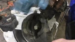 Замена моторчика печки BMW X5 E70.