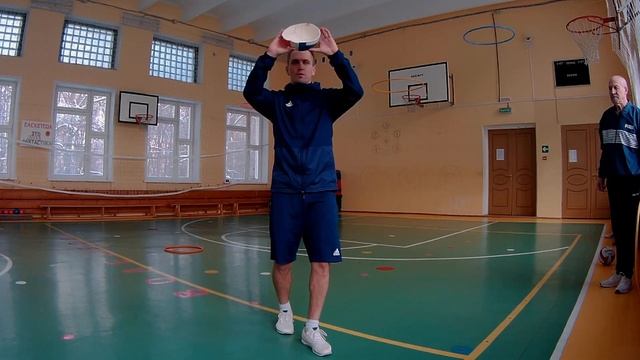 Волейбол. Совершенствование технических элементов. Прием/передача мяча сверху и снизу. смотреть онлайн