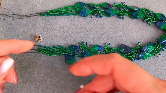 Многорядные бусы с бисером. Мастер-класс смотреть онлайн