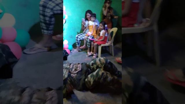 FULL POLICE OR MILITARY OUTFIT ELECTRIC AVENUE DANCE STUNT MOVES смотреть онлайн