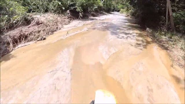 Big boy in a jungle - Suzuki DRZ400E смотреть онлайн