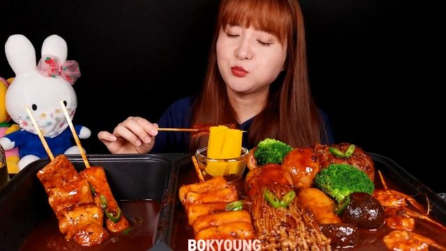 ASMR 요리먹방 :) 매콤달콤한 해물버섯 짜장떡볶이 먹방 | MUKBANG смотреть онлайн