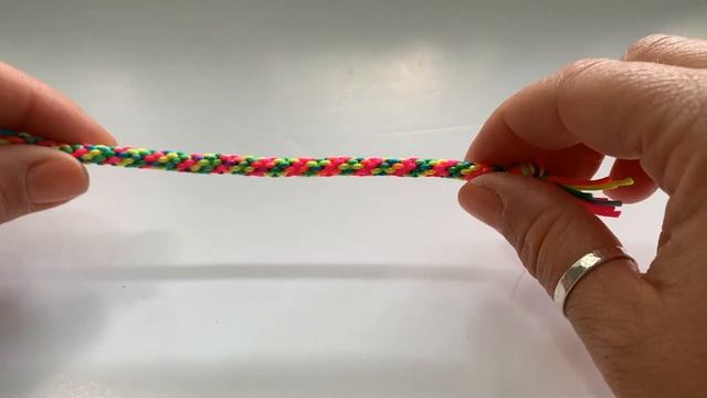 Create A Basic 8 Strand Kumihimo Braid // How To Start And Finish A Kumihimo Friendship Bracelet смотреть онлайн