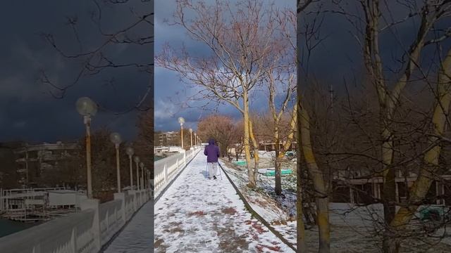 Архипо-Осиповка 14 января 2024 года ? Набережная в снегу ❄️ Благодарим за видеоролик: @pvaaomailru смотреть онлайн