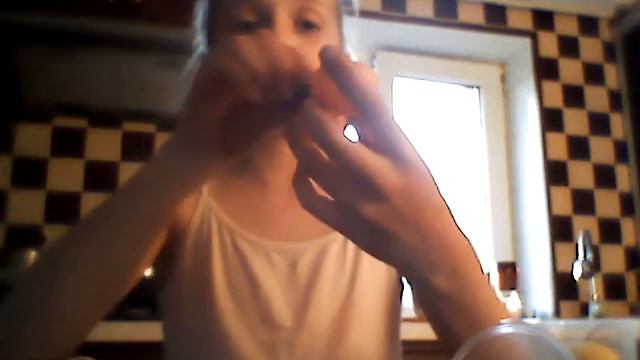 Как сделать игрушку из подручных средств !!