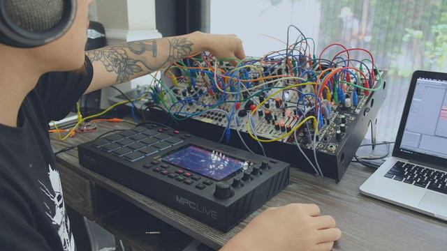 Gil Scott flip + eurorack on top смотреть онлайн