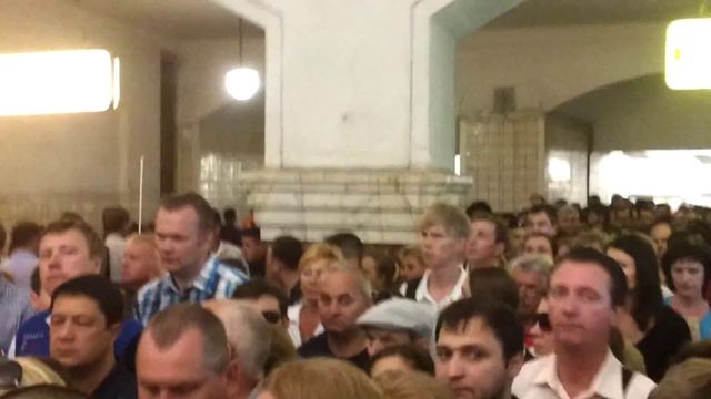 Стоит ли ехать в Москву?! Утром в метро смотреть онлайн