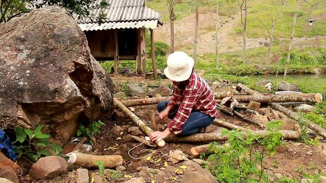 Building New Life Ep.3 | Building A Firewood Warehouse, Caring For Vegetables, Cooking Alone