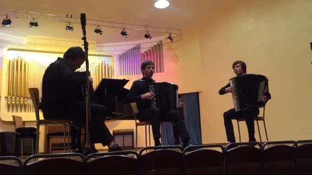 Играет Lion-trio .В.Семенов Токката смотреть онлайн