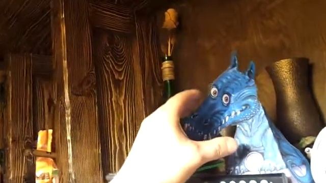 Укусил за руку