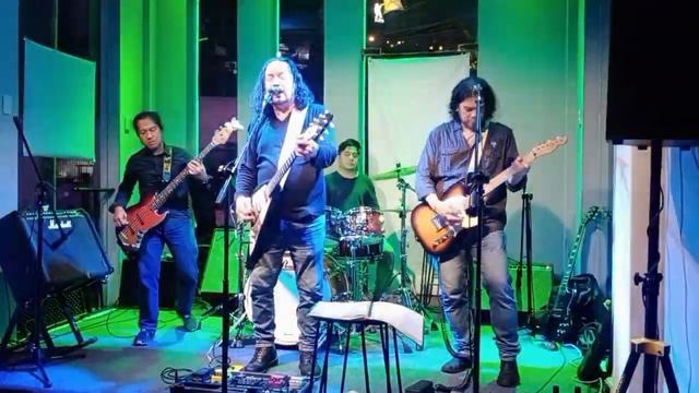 The Breed 2023 Sings Original 90's Hit Black Mercedes Benz Live @ Vice Bar & Bistro.. смотреть онлайн