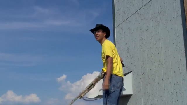 Skeet Shooting With A Shotgun... смотреть онлайн