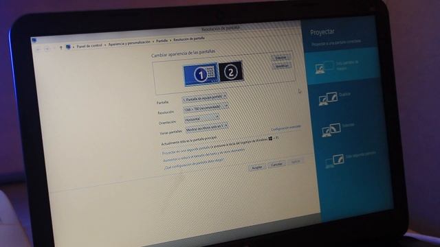 Solución al error "no signal input" sobre pantalla azul al configurar el proyector смотреть онлайн