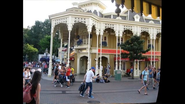 Диснейленд в Париже: Главная улица парка (Main Street.U.S.A.) смотреть онлайн