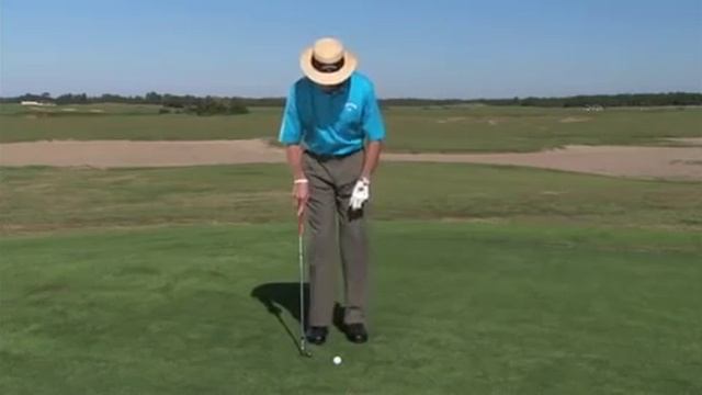 David Leadbetter on How to Narrow Your Chipping Stance-Chipping & Pitching Tips-Golf Digest смотреть онлайн