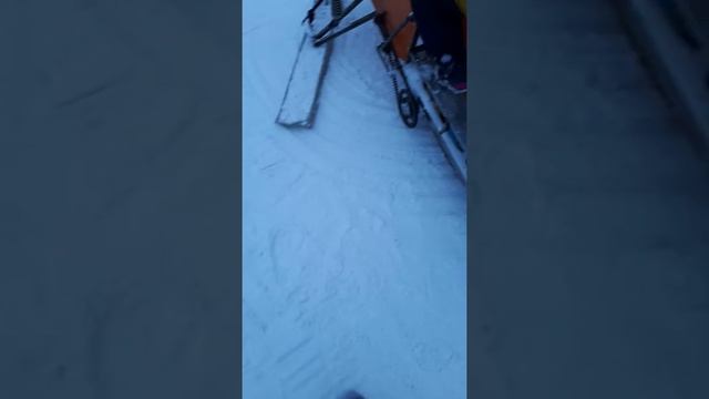 Дети учатся кататься на самодельном снегоходе? смотреть онлайн