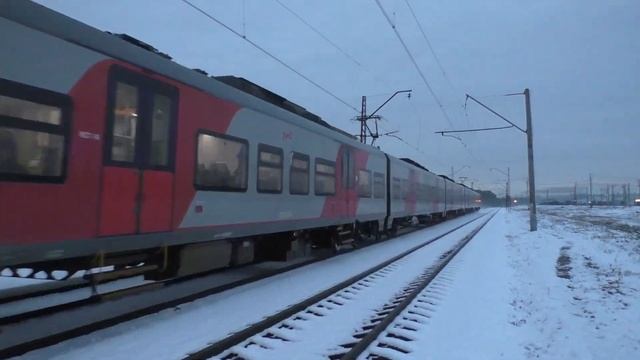 Опаздывающая ЭС2Г-001 "Ласточка" сообщением Нижний Тагил — Екатеринбург летит через о.п. Электродеп смотреть онлайн