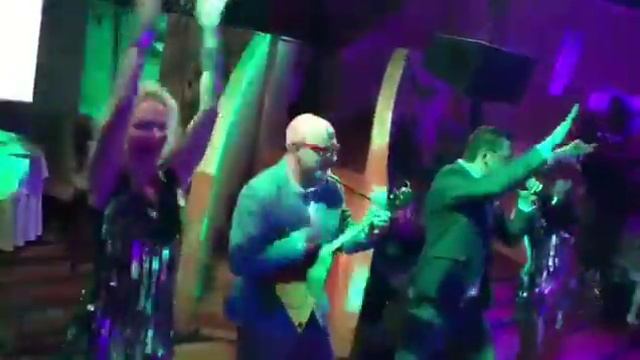 Хотите украсить праздник зажигательным выступлением балалаечника? Звоните! 8(985)920-36-97 Москва смотреть онлайн