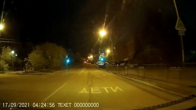 Мурманск дворами ночью / Murmansk by courtyards at night — (3/3) смотреть онлайн