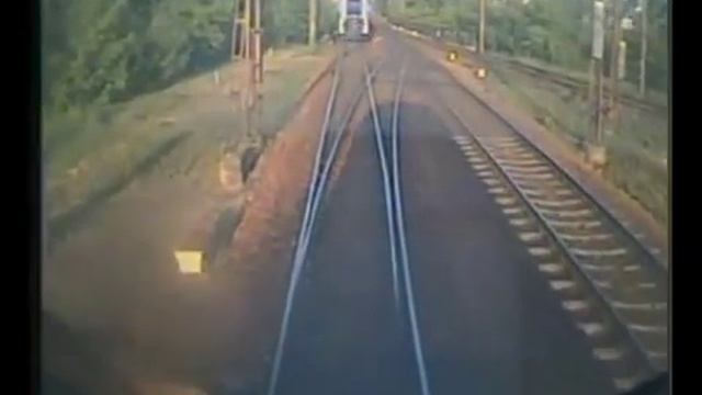 Поезд едет на таран, лоб в лоб/ Train Rides On The Ram Head-on