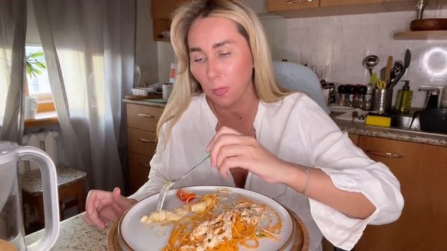 ГДЕ ЖЕ ЛУЧШЕ ЗНАКОМИТСЯ В ИНТЕРНЕТЕ ИЛИ НА УЛИЦЕ ?МУКБАНГ /ПАСТА С ГРЕБЕШКОМ смотреть онлайн