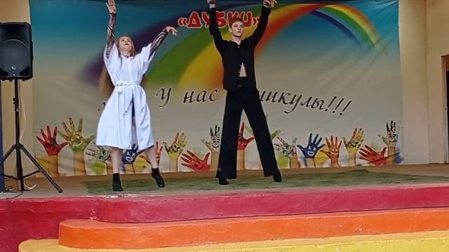 Наша Анечка Макарова танцует (сюрприз с 2 мин 10 сек) ДООЦ "Дубки" 2022 Саратов смотреть онлайн