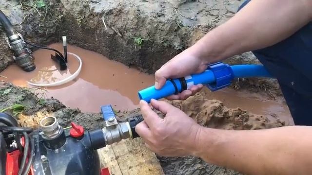 Как правильно соединить муфту с ПНД трубой