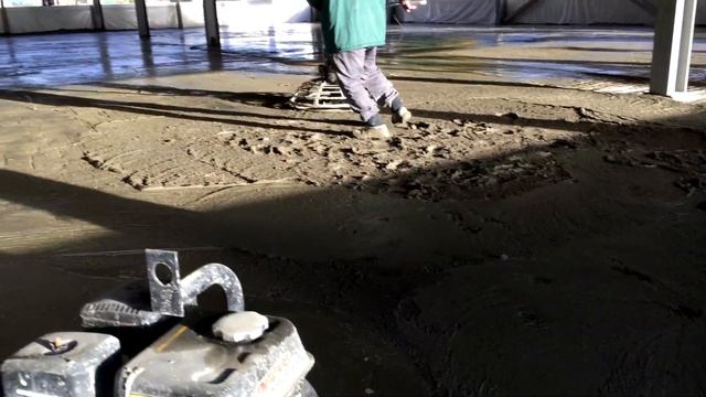Шлифовка бетонной стяжки пола «вертолетом» смотреть онлайн