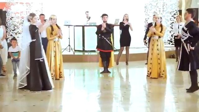 Национальный танец жениха и невесты !!!! смотреть онлайн