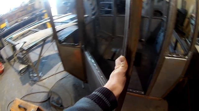 кабина трактора. Установка газлифтов двери. смотреть онлайн