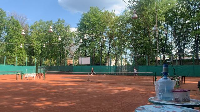 Пацаны играют в теннис смотреть онлайн