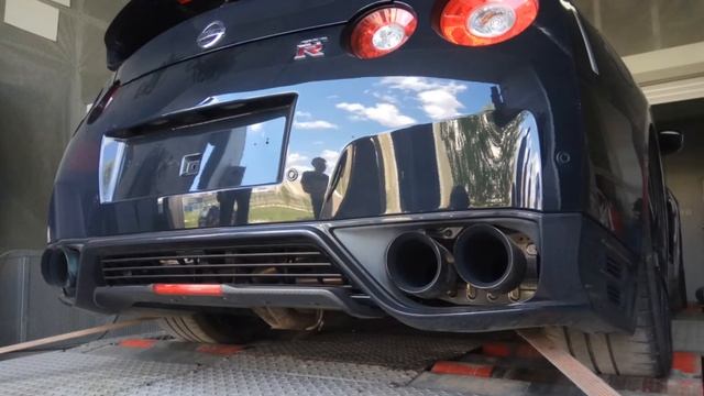 Nissan gt-r... На dyno стенде. смотреть онлайн