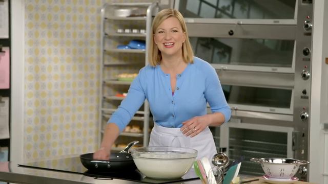 Professional Baker Teaches You How To Make BLUEBERRY PANCAKES! смотреть онлайн