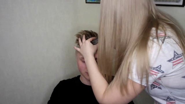 Холодный, пепельный блонд. Мелирование через шапочку. смотреть онлайн