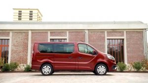 Новый Renault Trafic Combi 2021 года - лучший семейный фургон с интерьером - экстерьером.