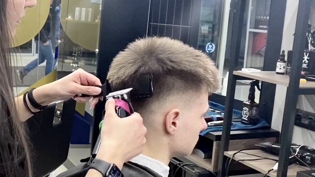 Мужская современная стрижка на торчащий волос 2020 / Men's Hairstyle Popular Haircuts For Men