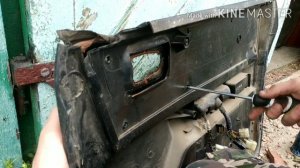 Как снять дверные карты Ауди 100 с3. перетяжка дверных карт своими руками.