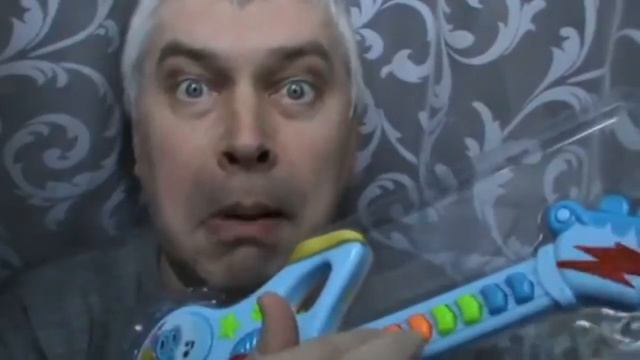 Генадий Горин играет очень грустную песню на гитаре.... смотреть всем... смотреть онлайн