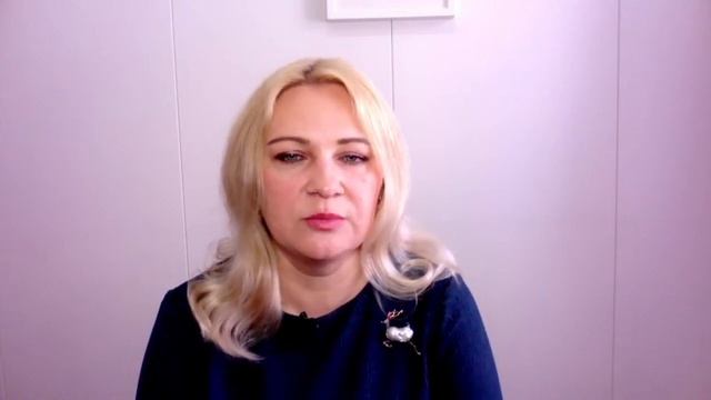 Александрит может быть не красным, а розово сиреневым в искусственном свете? смотреть онлайн