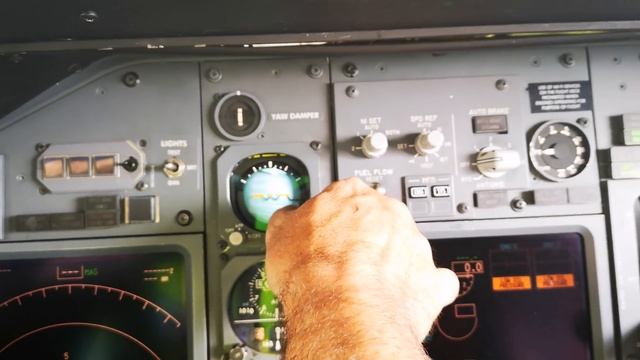 B737 800 APU Start And Cockpit Prep