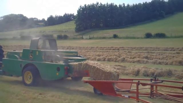 John Deere 459 Baler at Glovers Farm смотреть онлайн