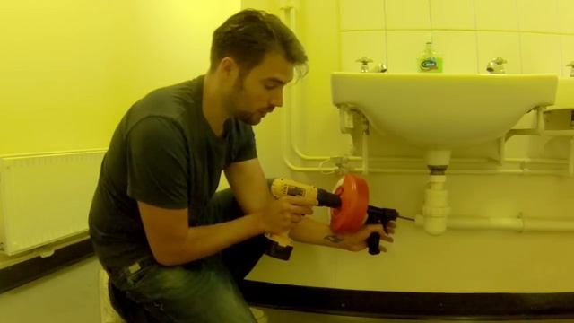 How to Unblock a Sink / Drain - Ridgid Power Spin Drain Cleaner смотреть онлайн